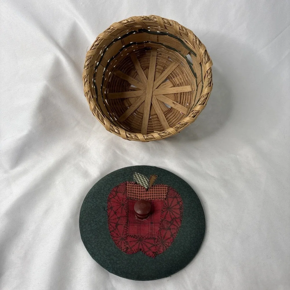 Vtg Cottagecore Woven Wood Apple Baskets w Fabric Patchwork Lids Set Of 2 Rustic